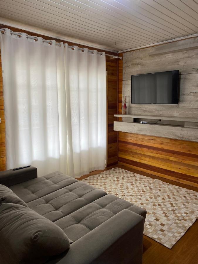 Casa Serrana Ampla E Bem Localizada Em