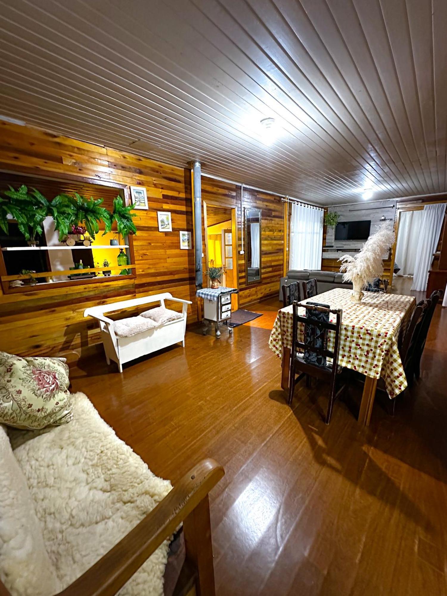 Casa Serrana Ampla E Bem Localizada Em